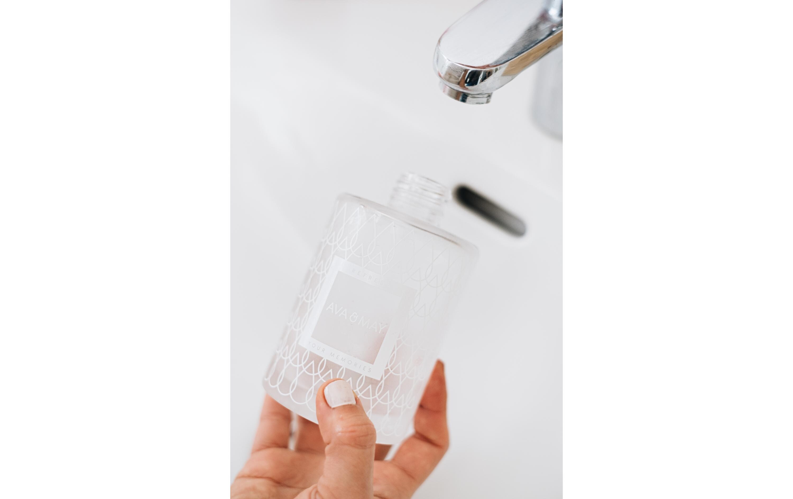 AVA & MAY Seifenspender aus Glas 185 ml, Weiss