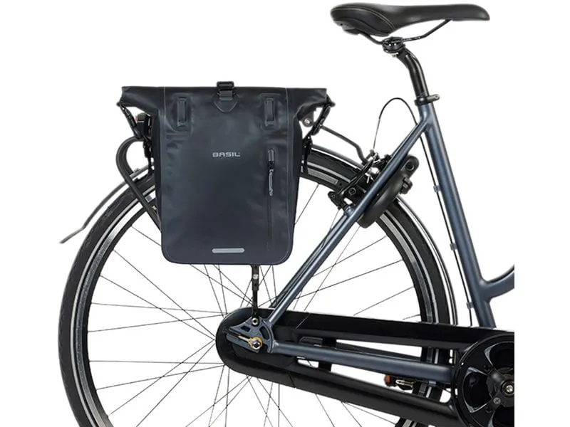 BASIL Gepäckträgertasche Rivo M, Tarpaulin MIK 12-15 l, schwarz BASIL Gepäckträgertasche Rivo M, Tarpaulin MIK 12-15 l, schwarz