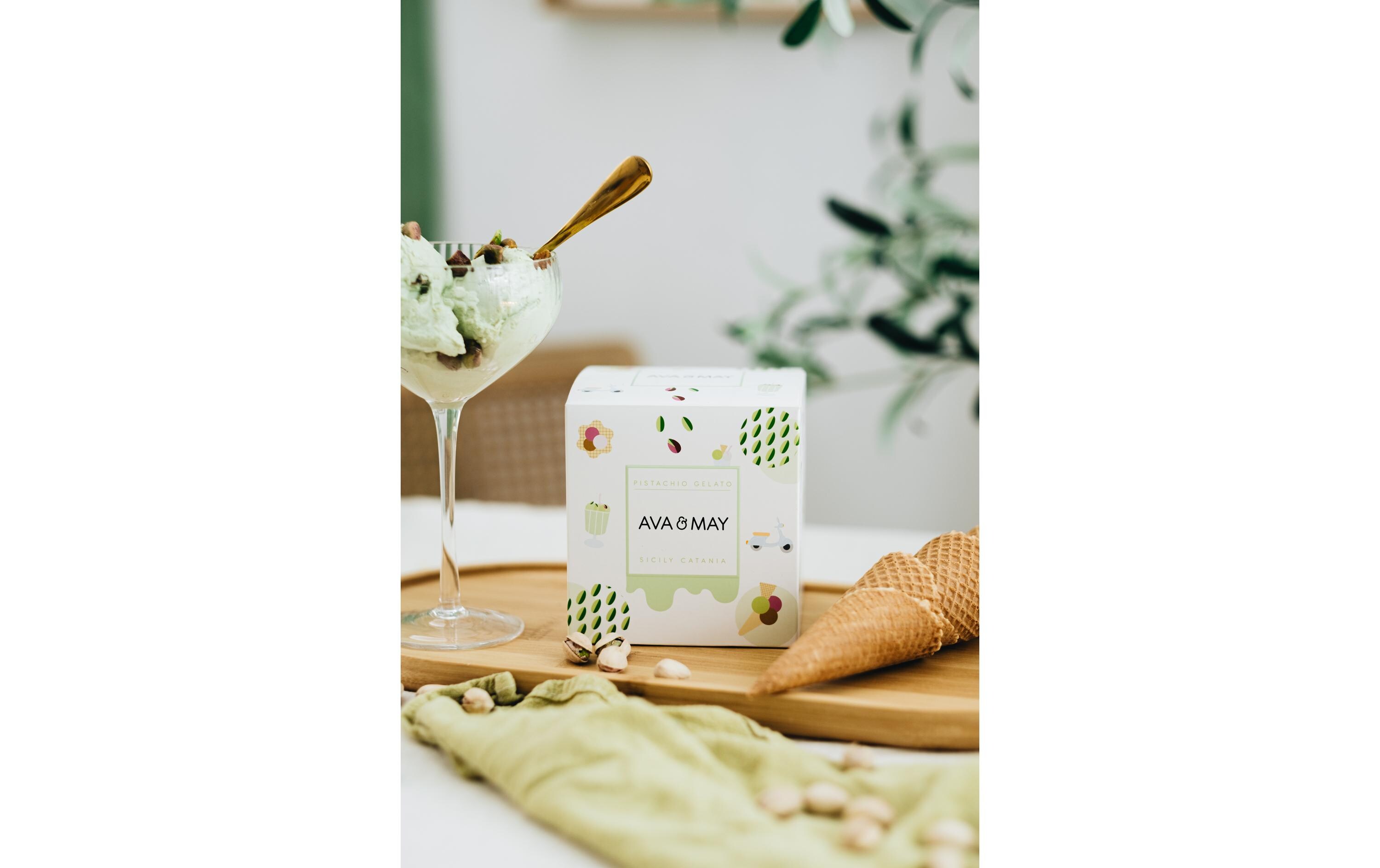 AVA & MAY Pistachio Gelato Duftkerze 450 g