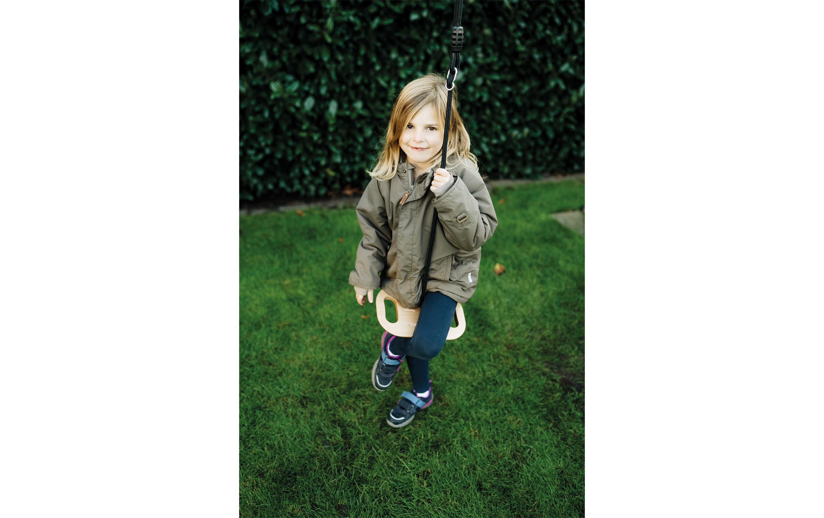 small foot Tellerschaukel mit Griffen: «Black Line» small foot Tellerschaukel mit Griffen: «Black Line»