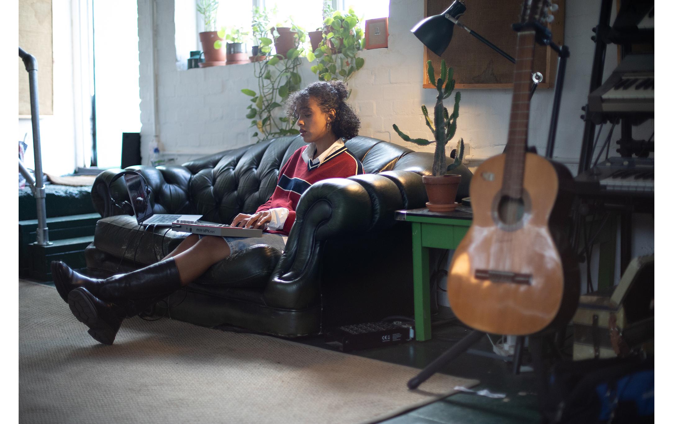 Akai Keyboard Controller MPK Mini IV Weiss