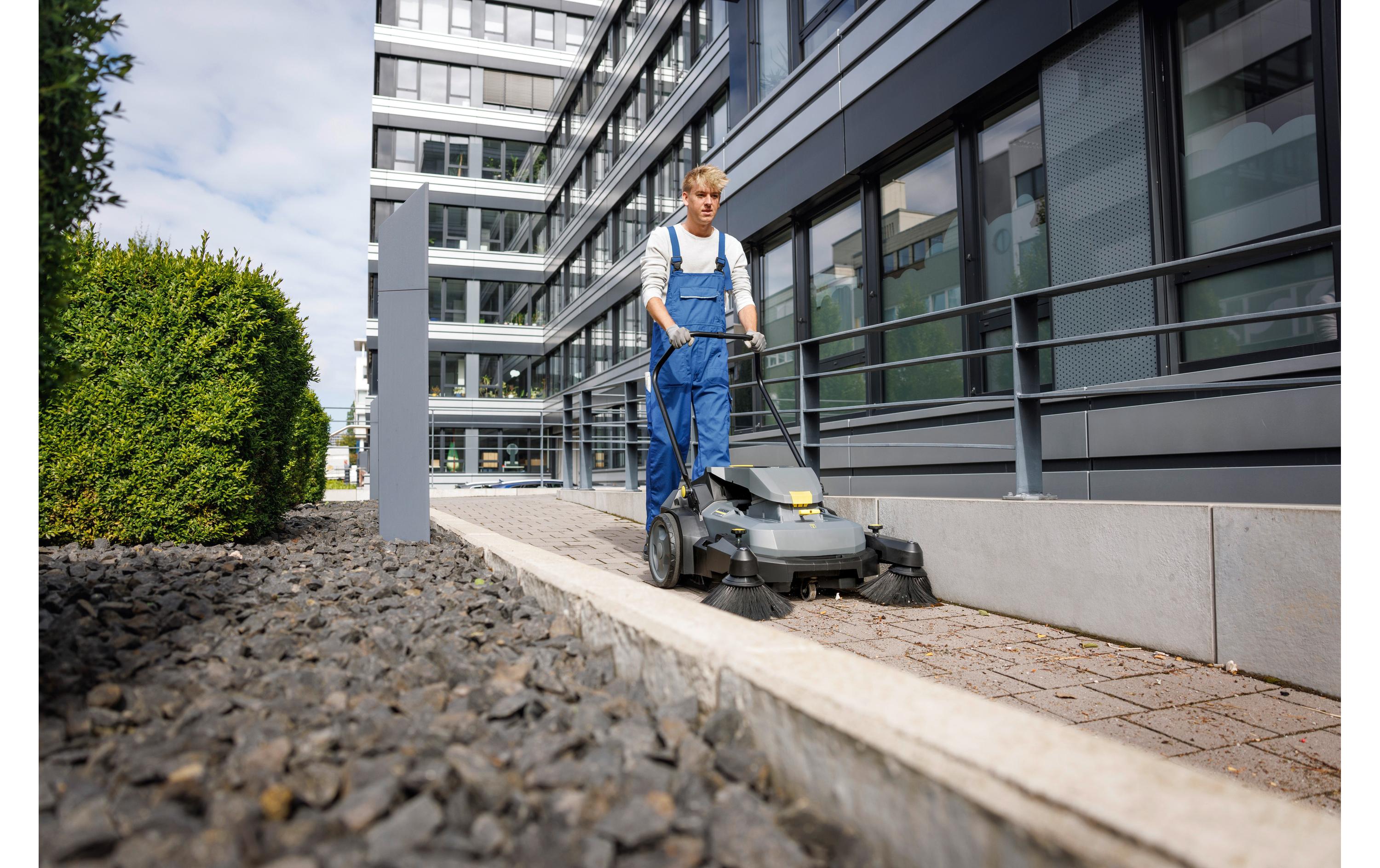 Kärcher Professional Akku-Kehrmaschine KM 70/30 C Bp 2SB