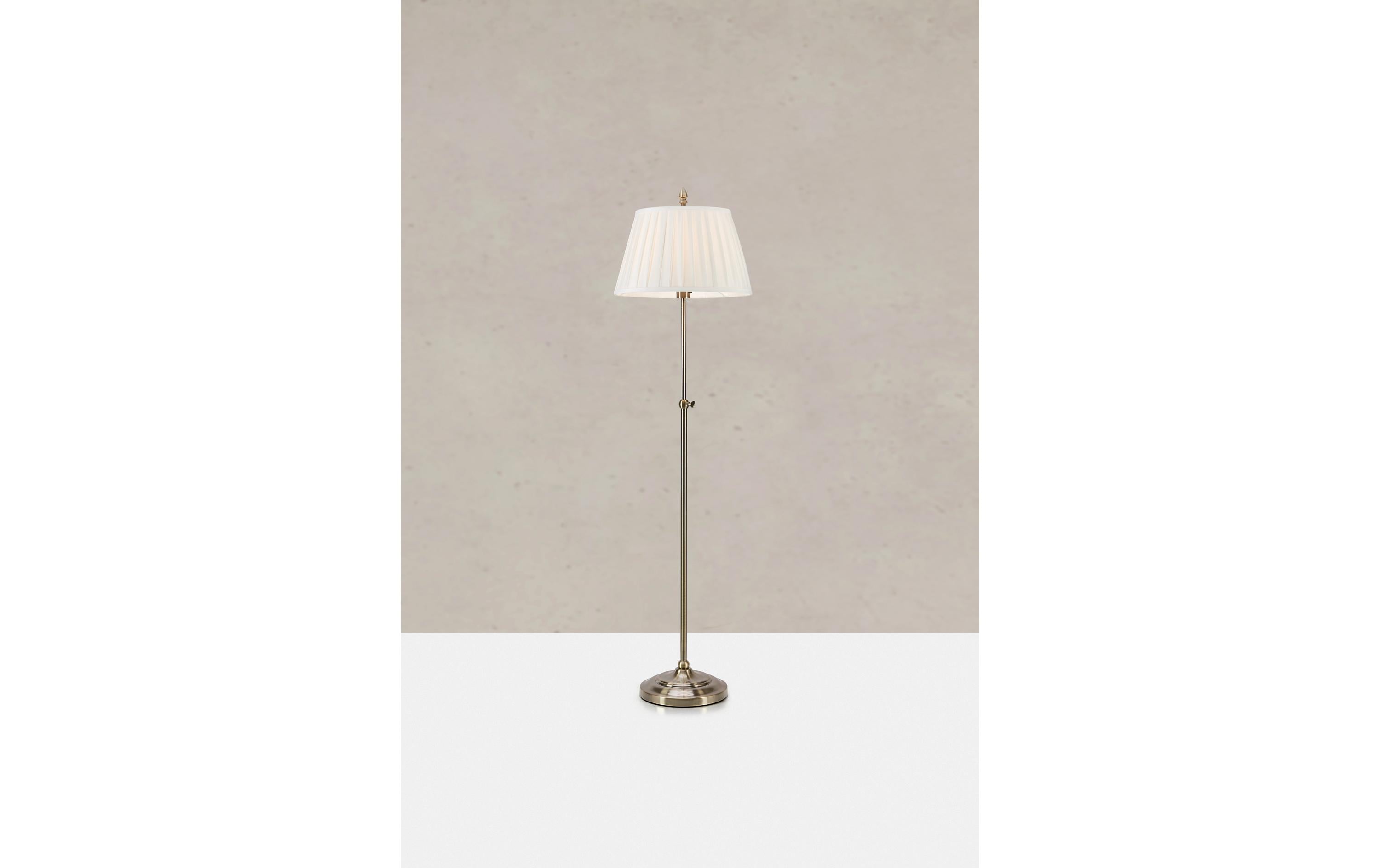 Markslöjd Oxford Stehleuchte Weiss/Kupfer