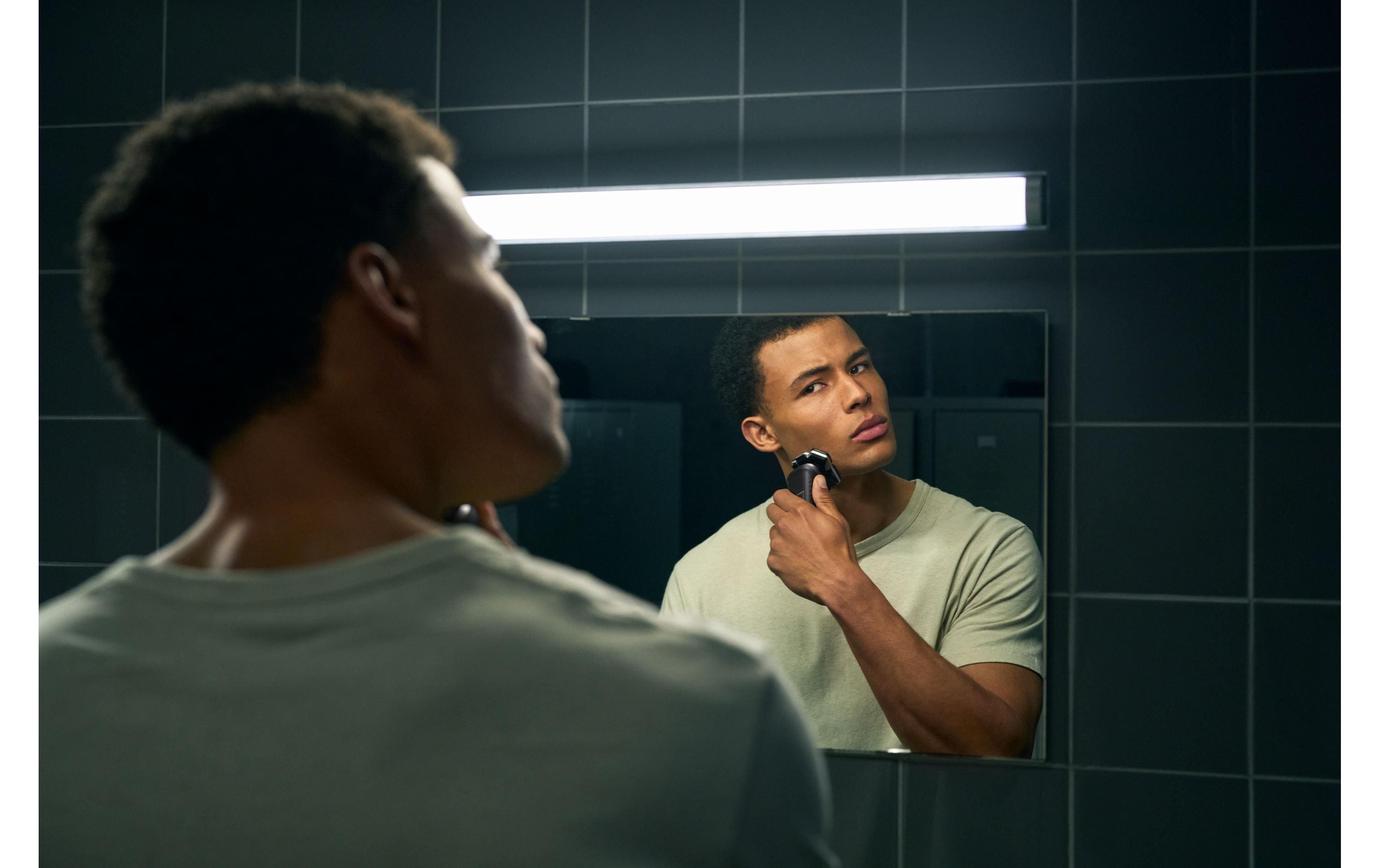 Philips Herrenrasierer Series 5000 S5887/69 mit Reinigungsstation Philips Herrenrasierer Series 5000 S5887/69 mit Reinigungsstation