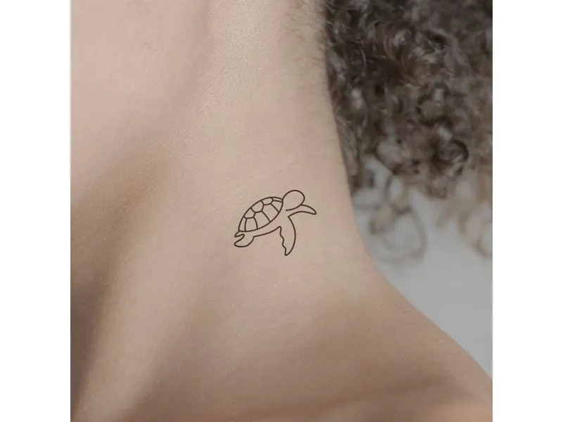 minink Tattoo Schwimmende Schildkröte Grösse: S (3.3 cm x 4.0 cm) minink Tattoo Schwimmende Schildkröte Grösse: S (3.3 cm x 4.0 cm)