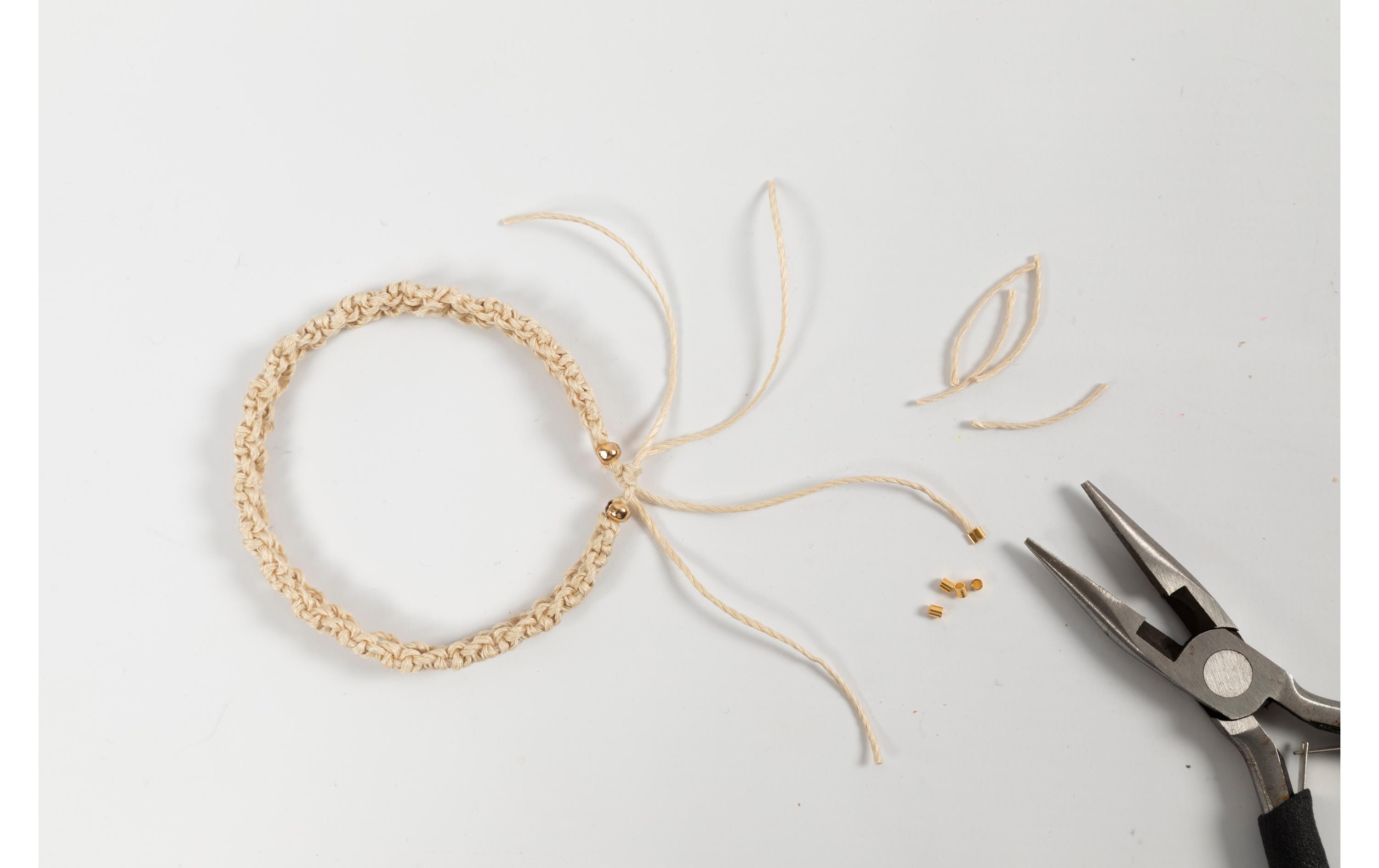 Creativ Company Bastelset Macramé Armband Schwarz/Olivbraun/Beige