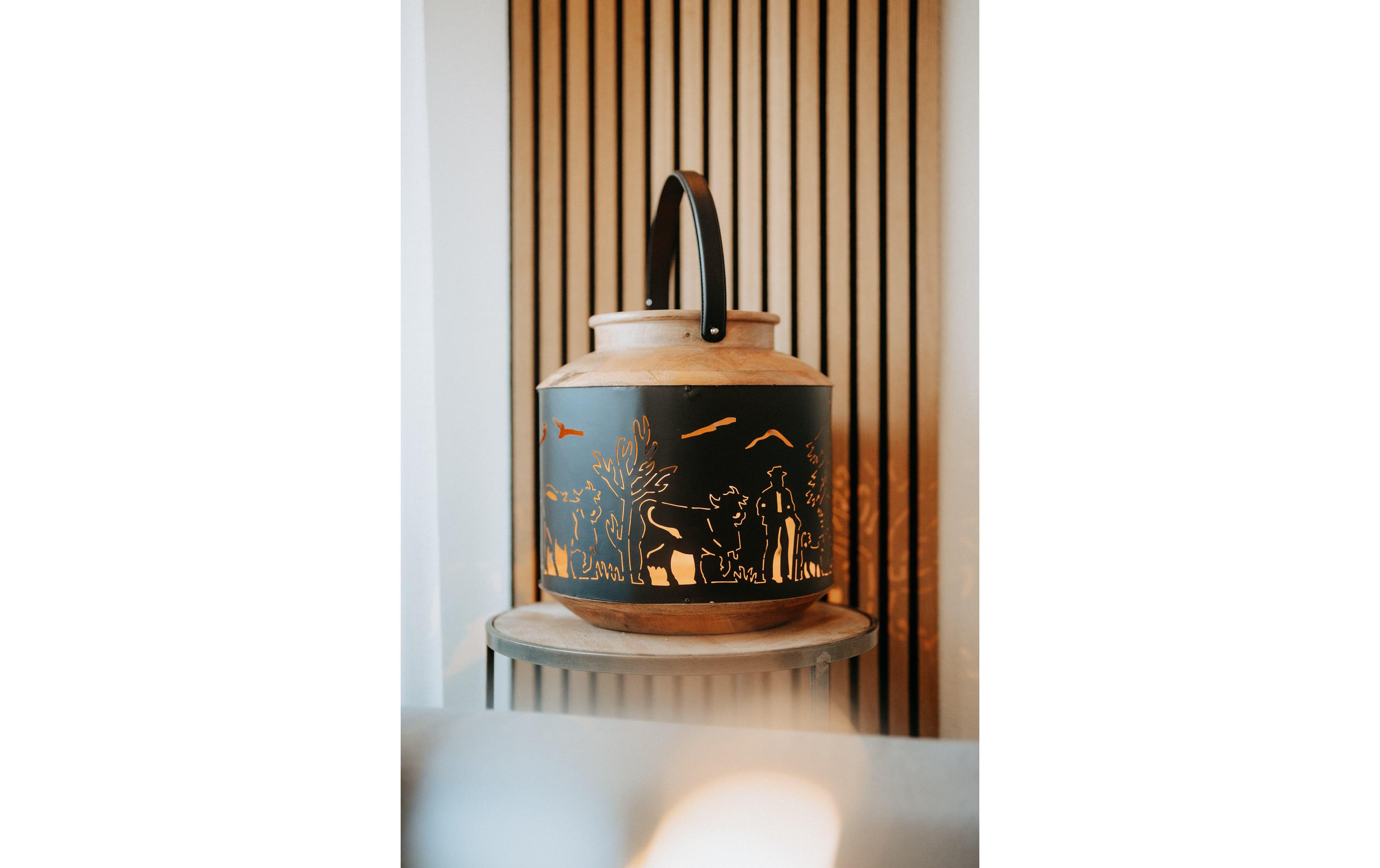 Kadastar Laterne Alpaufzug Familie 31 cm, Braun/Schwarz