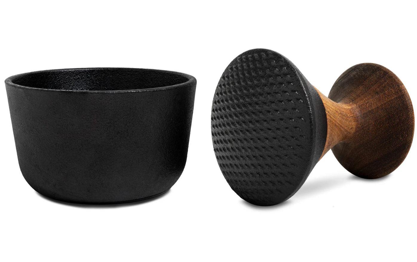 Crush Grind Mörser mit Stössel KIRUNA 9 cm, Gusseisen / Akazienholz