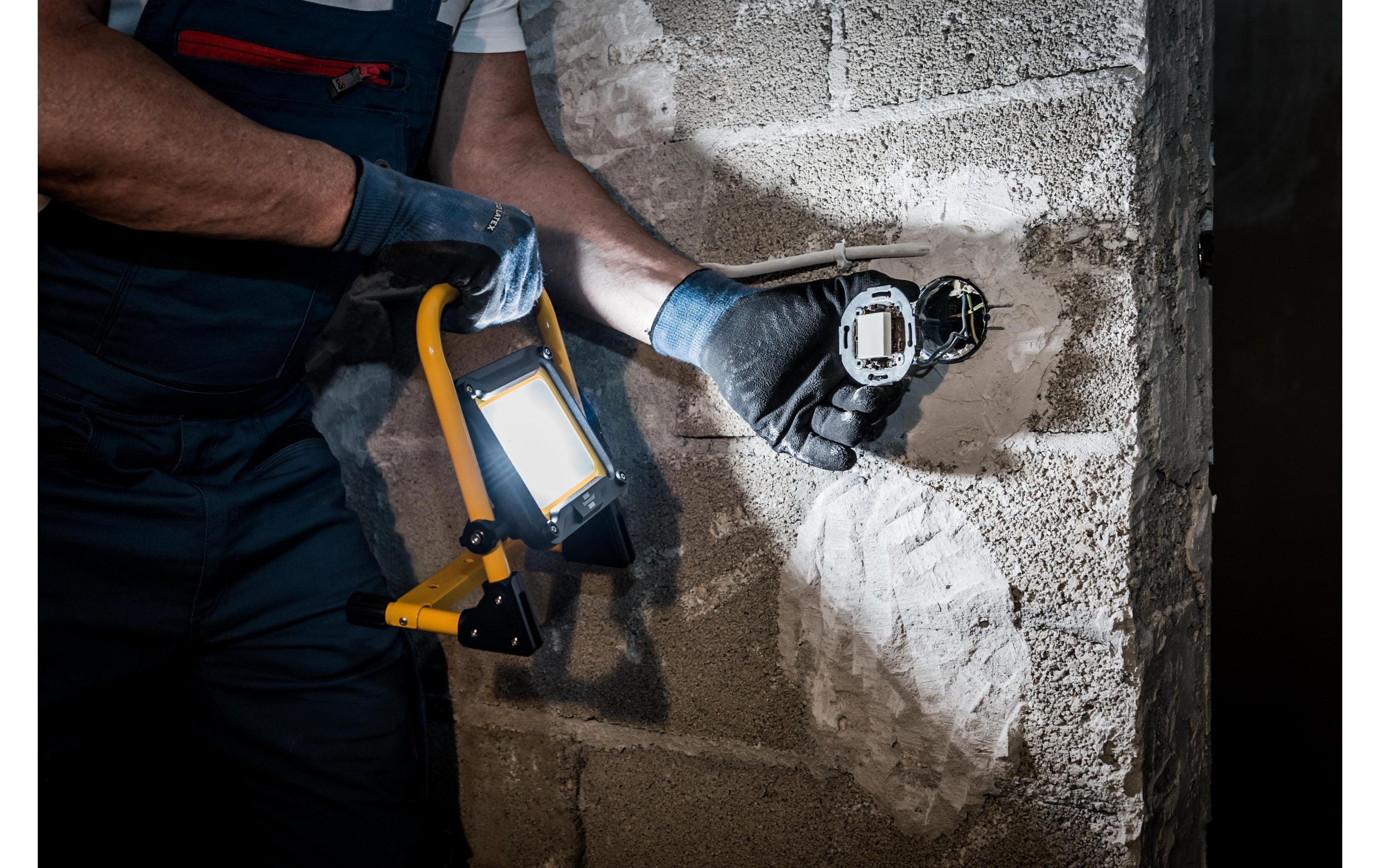 Brennenstuhl Akku Scheinwerfer JARO 2000 M 20 W