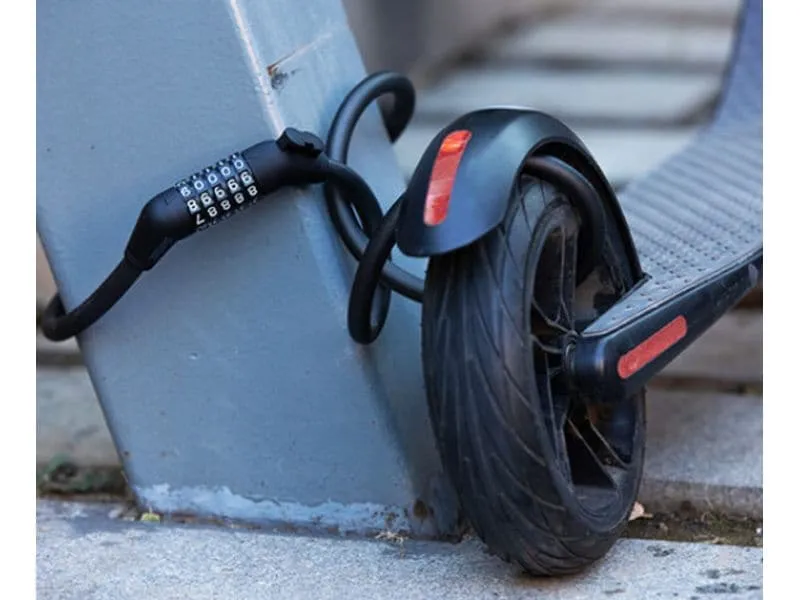 Segway-Ninebot Schloss KickScooter - Schwarz Segway-Ninebot Schloss KickScooter - Schwarz