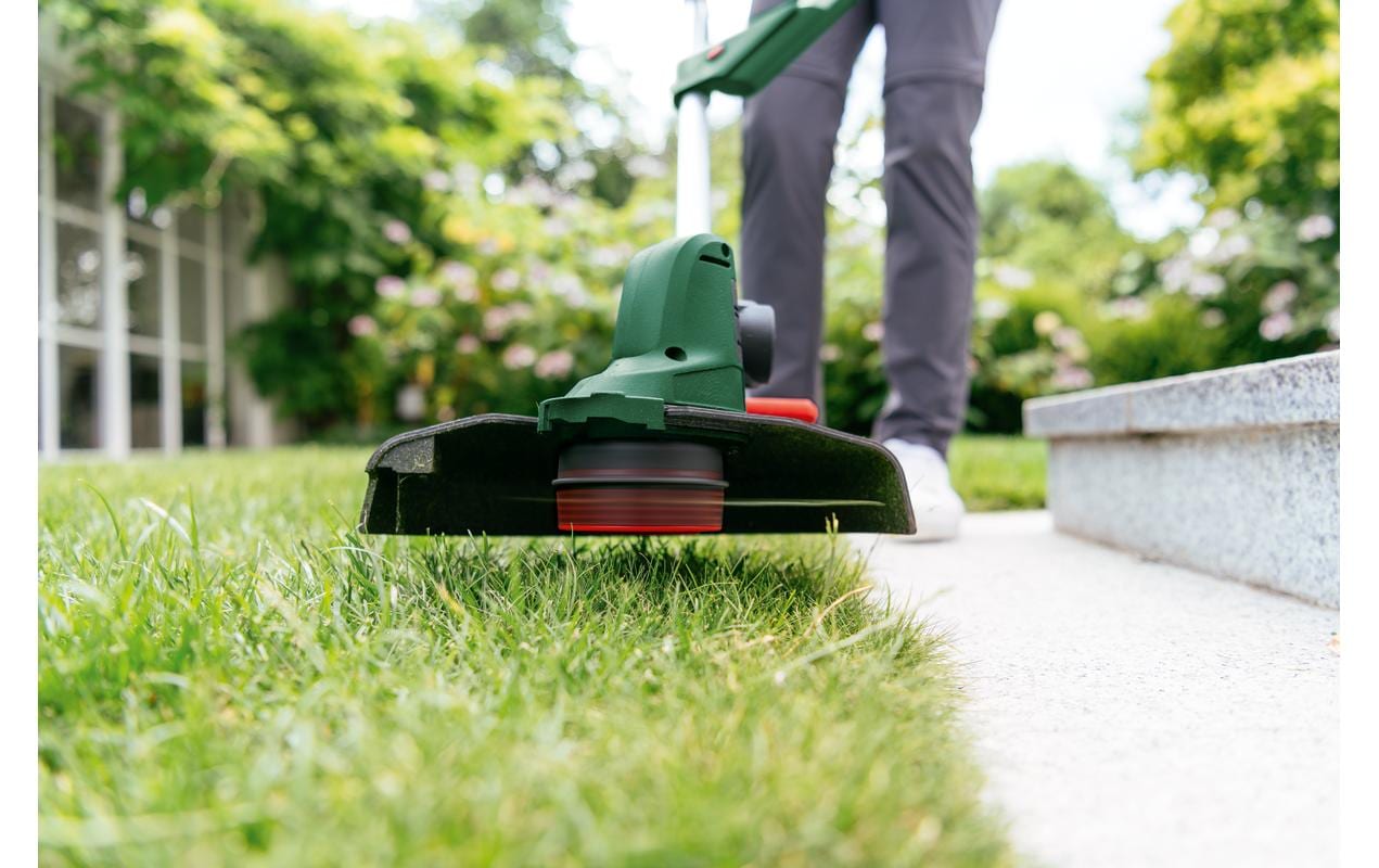 Bosch Akku-Rasentrimmer UniversalGrassCut 18 V-260 Set