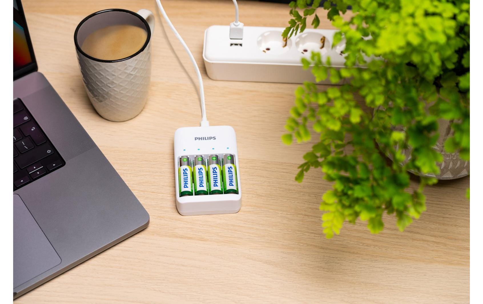 Philips Ladegerät für AA-/AAA-Batterien inkl. 2xAA/2xAAA Batterien