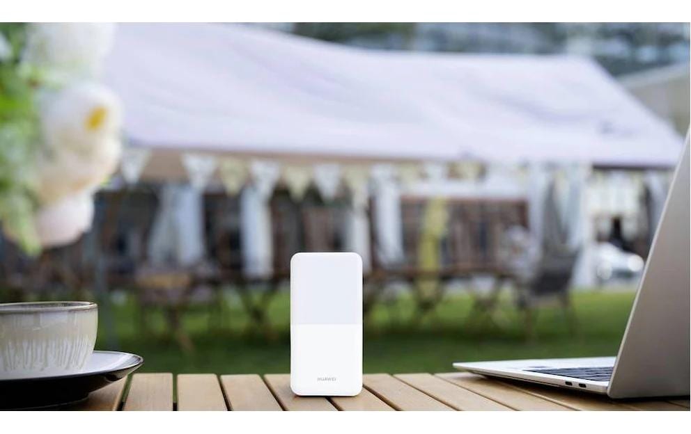 Huawei LTE Hotspot E5586-326 Weiss