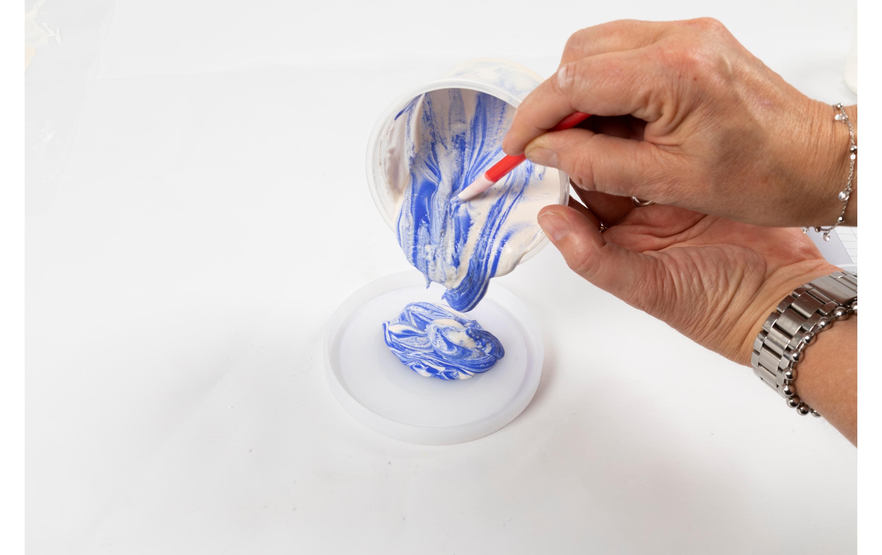 Creativ Company Giessharz Resin Tablett mit Marmorierung Blau/Weiss