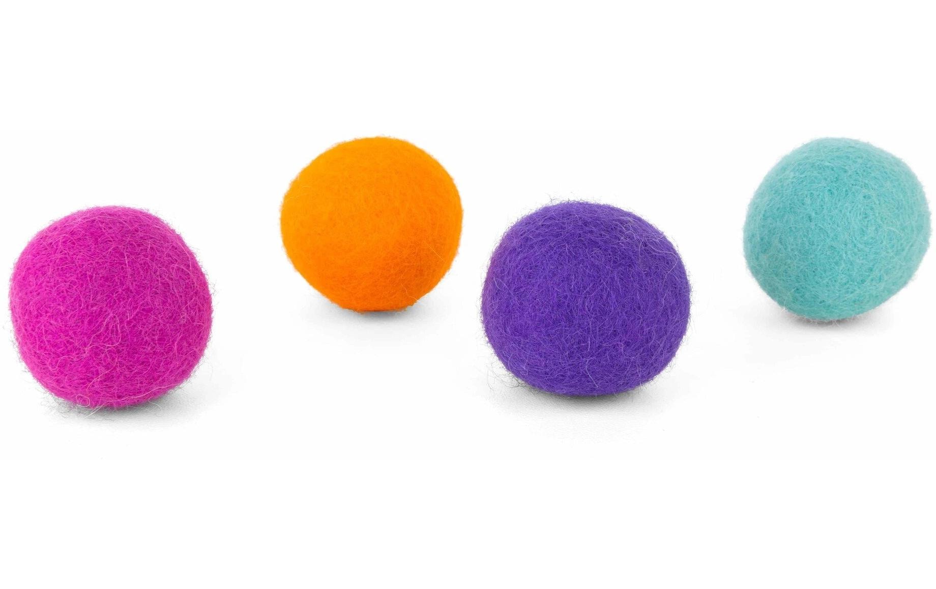 District 70 Katzen-Spielzeug Glow Felt Ball Toys, 35 mm, 4 Stück District 70 Katzen-Spielzeug Glow Felt Ball Toys, 35 mm, 4 Stück