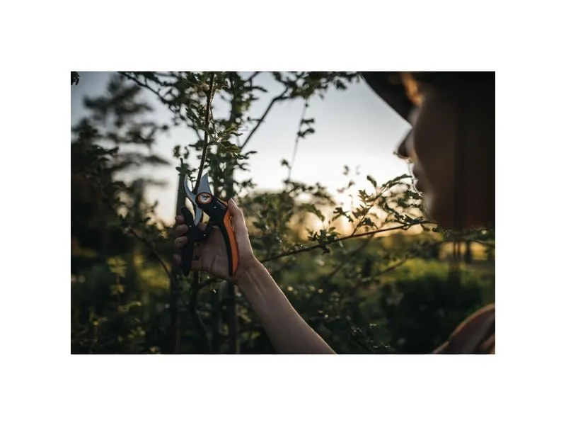 Fiskars Gartenschere Bypass M P721, 21 x 6 x 2 cm Fiskars Gartenschere Bypass M P721, 21 x 6 x 2 cm