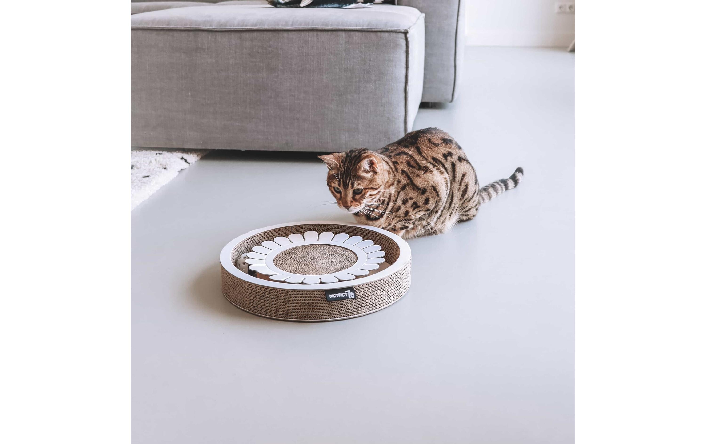 District 70 Katzen-Spielzeug Spielboard Bloom White, 32 x 32 x 6 cm District 70 Katzen-Spielzeug Spielboard Bloom White, 32 x 32 x 6 cm