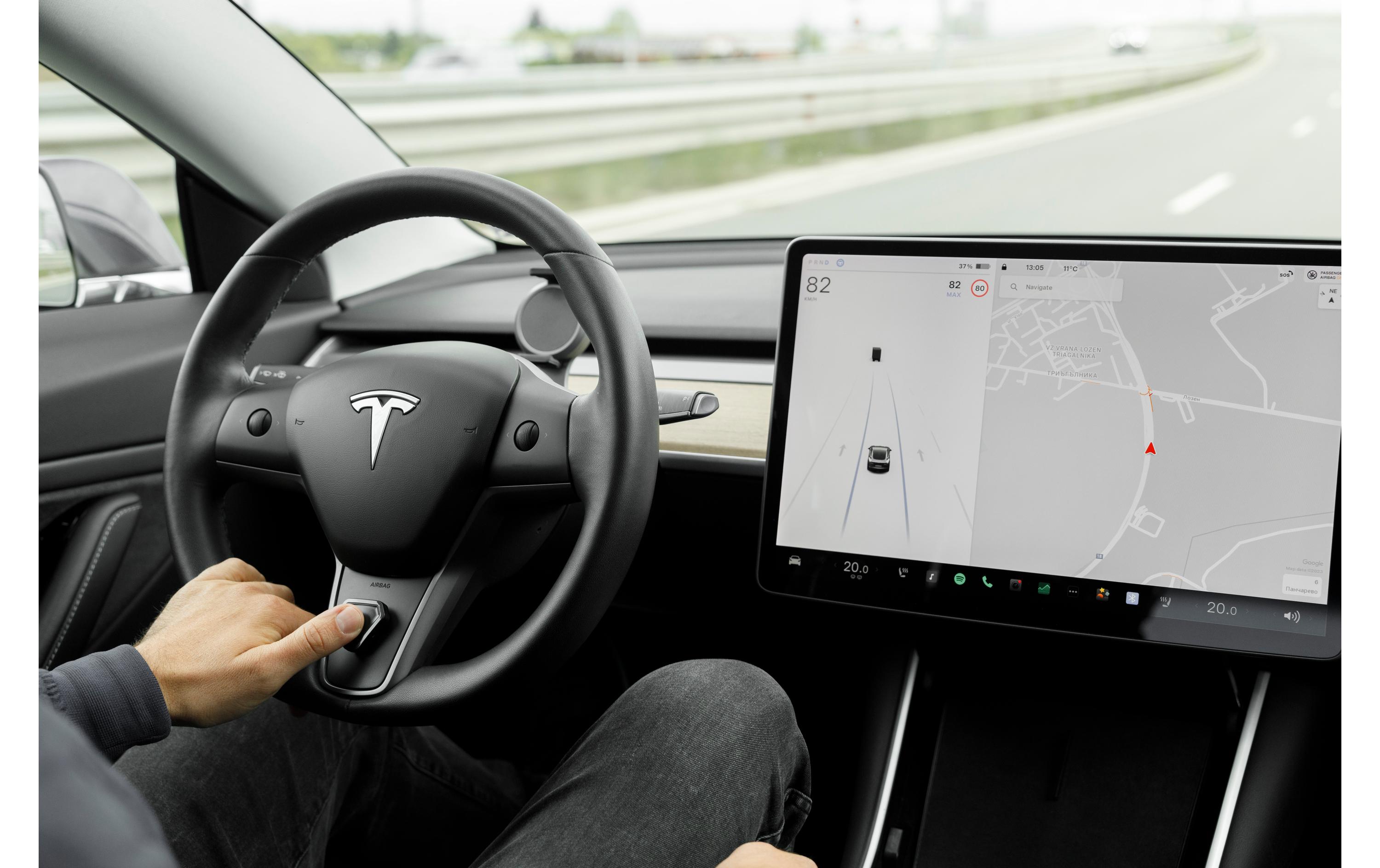 Enhance Commander + 4 S3XY Buttons für Tesla (Gen2)