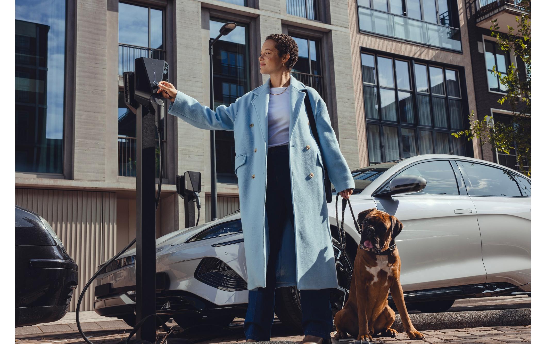 easee Ladestation Charge Max Schwarz