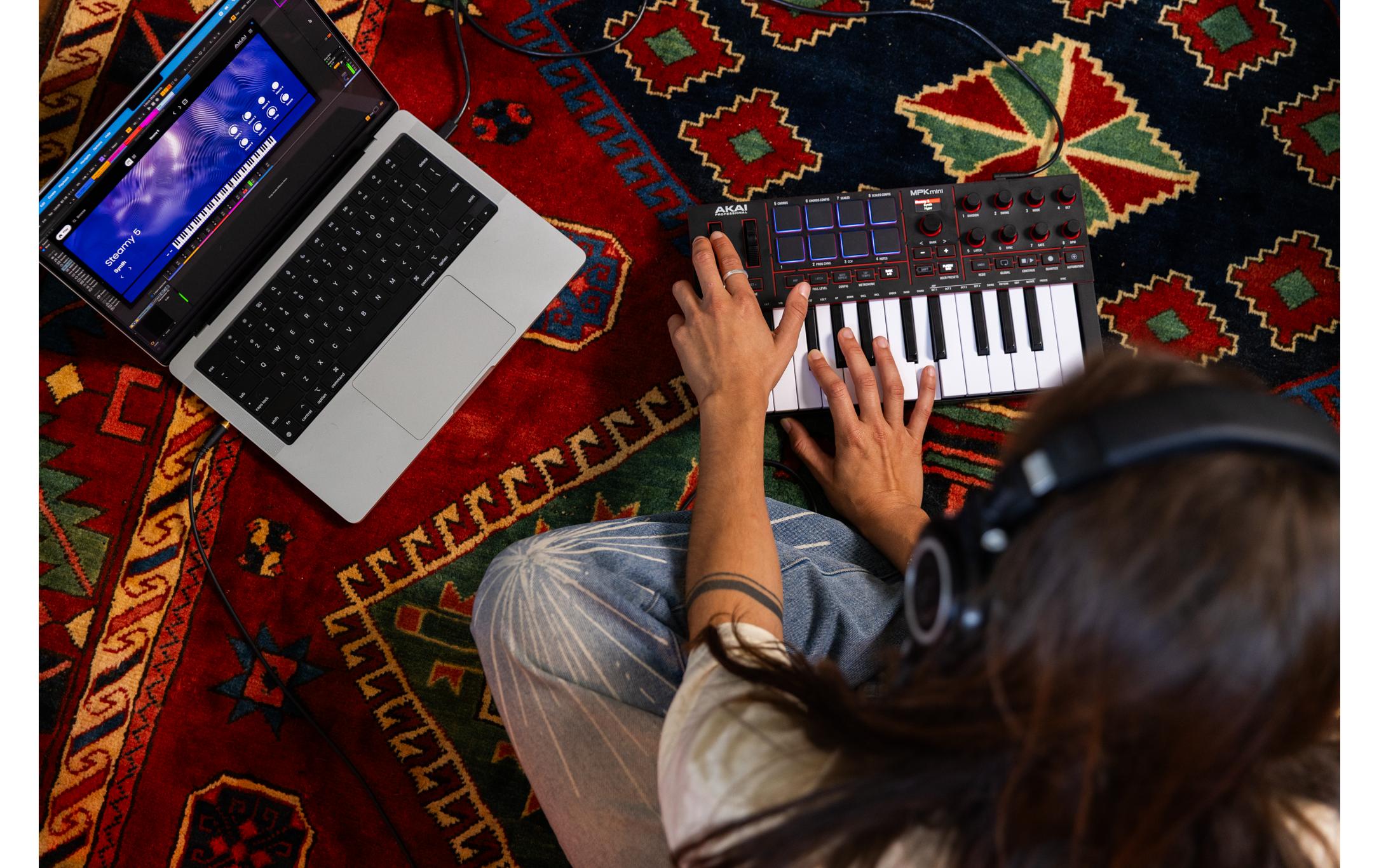 Akai Keyboard Controller MPK Mini IV Schwarz