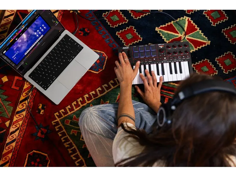 Akai Keyboard Controller MPK Mini IV Schwarz