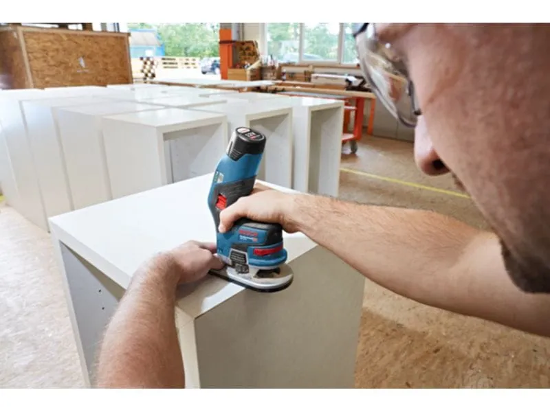Bosch Professional Akku-Kantenfräse PRO GKF 12V-8 Set in L-BOXX Bosch Professional Akku-Kantenfräse PRO GKF 12V-8 Set in L-BOXX