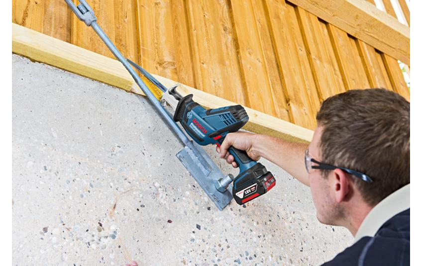 Bosch Professional Akku-Säbelsäge GSA 18V-LI C Solo L-Boxx