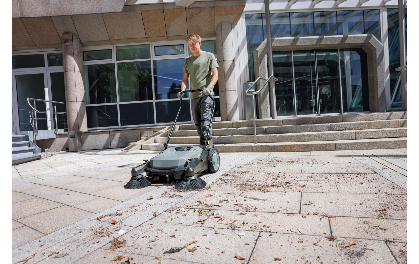 Kärcher Professional Kehrmaschine KM 70/20 C 2SB