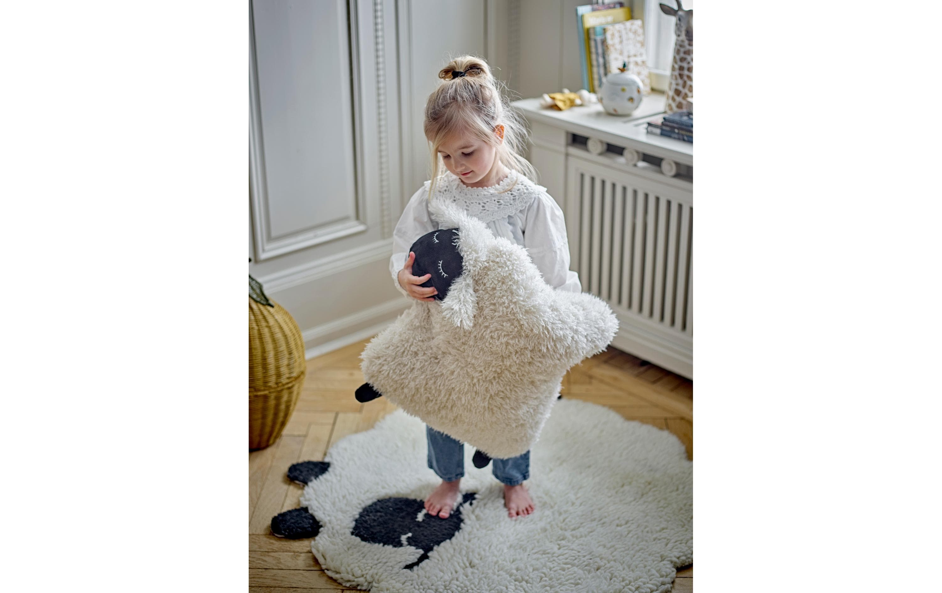 Bloomingville Kissen Dolly mit Füllung Schaf, Weiss