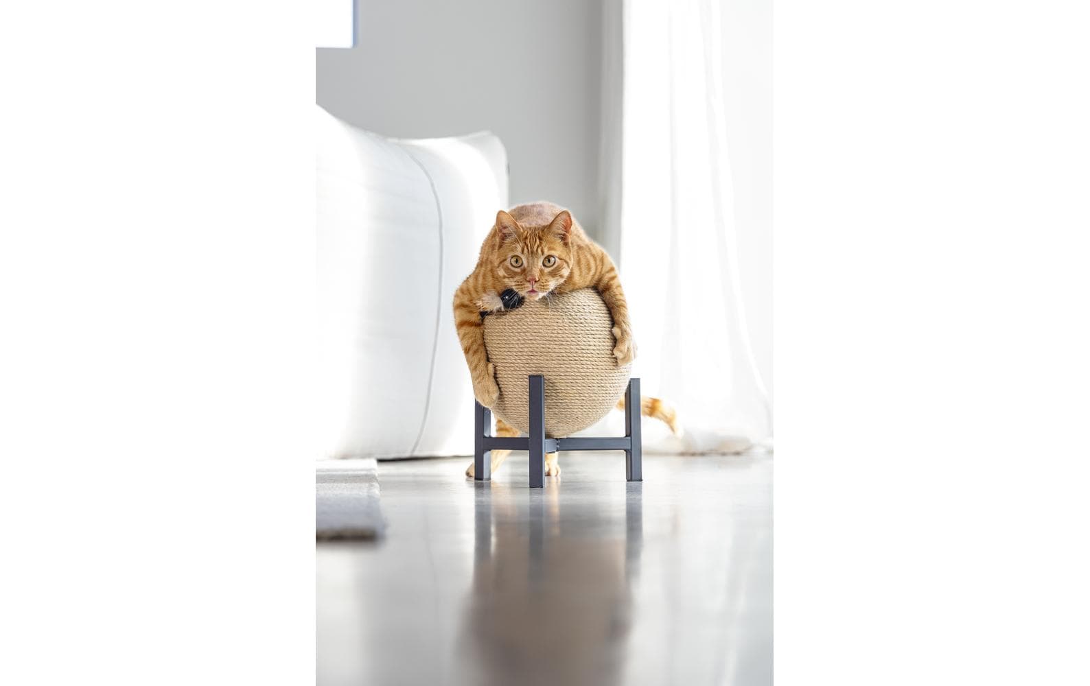 Designed by Lotte Metall Kratzball Tyra 27 x 27 x 33 cm