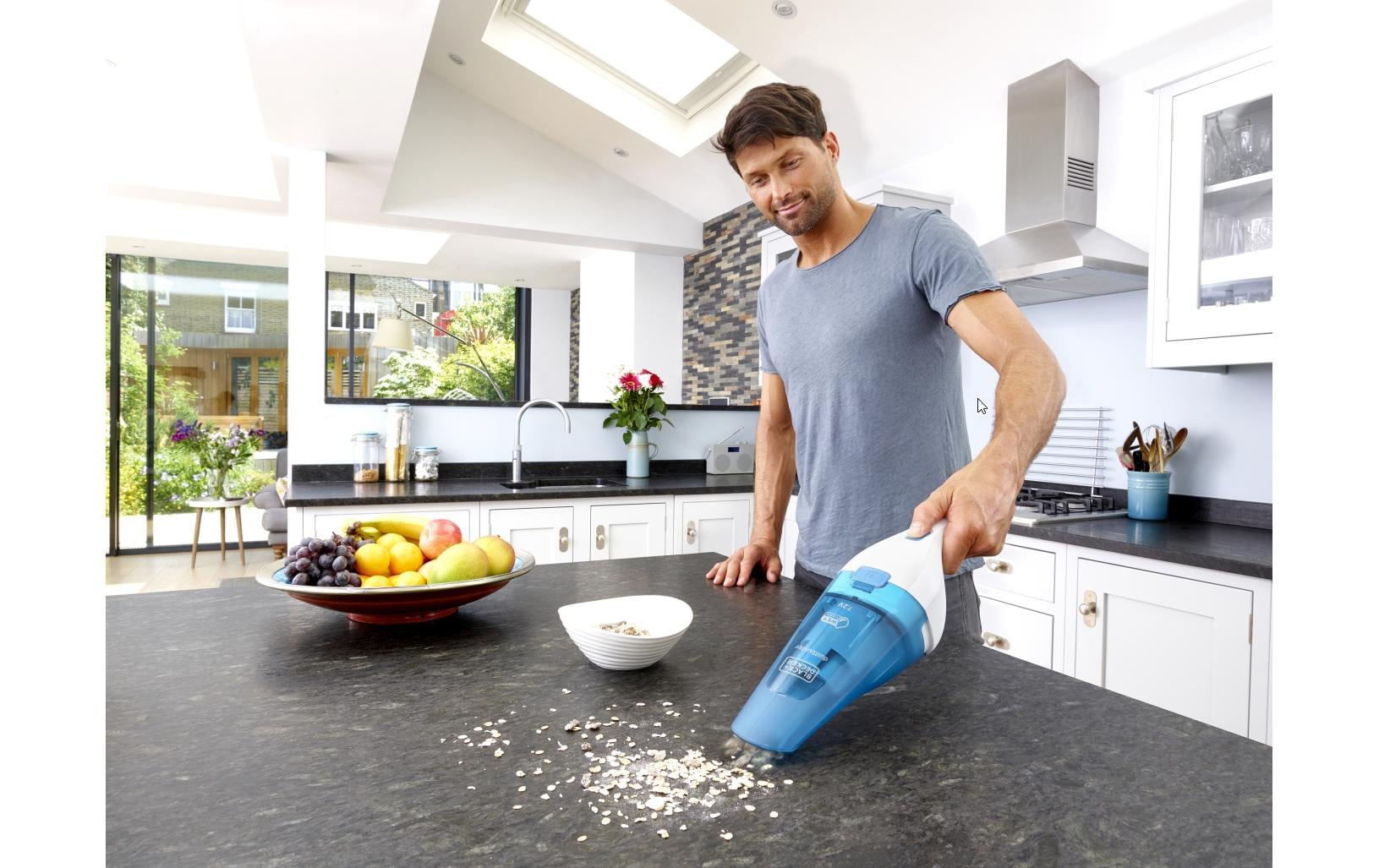 BLACK+DECKER Akku-Handsauger Wet+Dry Dustbuster Blau/Weiss