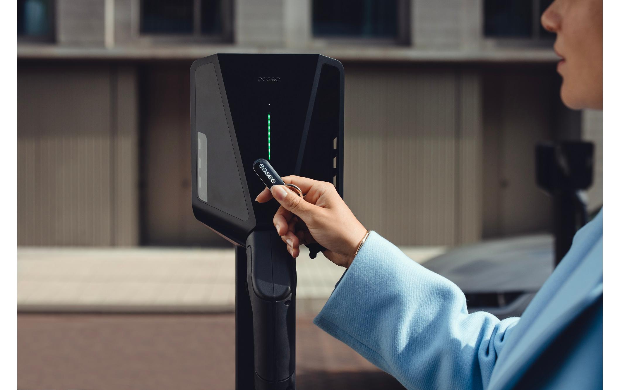 easee Ladestation Charge Max Schwarz