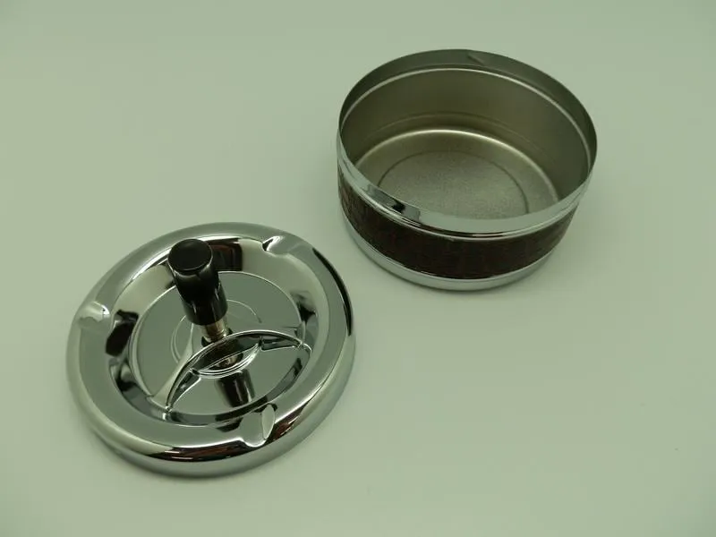 Dameco Aschenbecher mit Schleuderdeckel, Braun/Silber Dameco Aschenbecher mit Schleuderdeckel, Braun/Silber