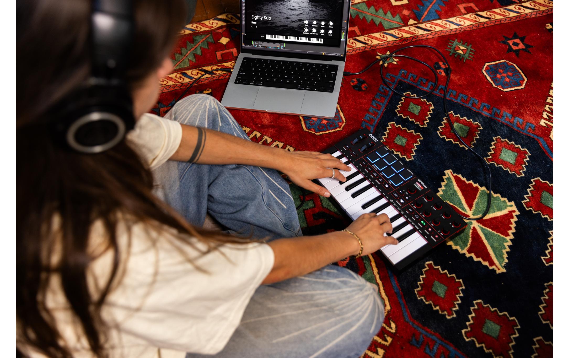 Akai Keyboard Controller MPK Mini IV Schwarz