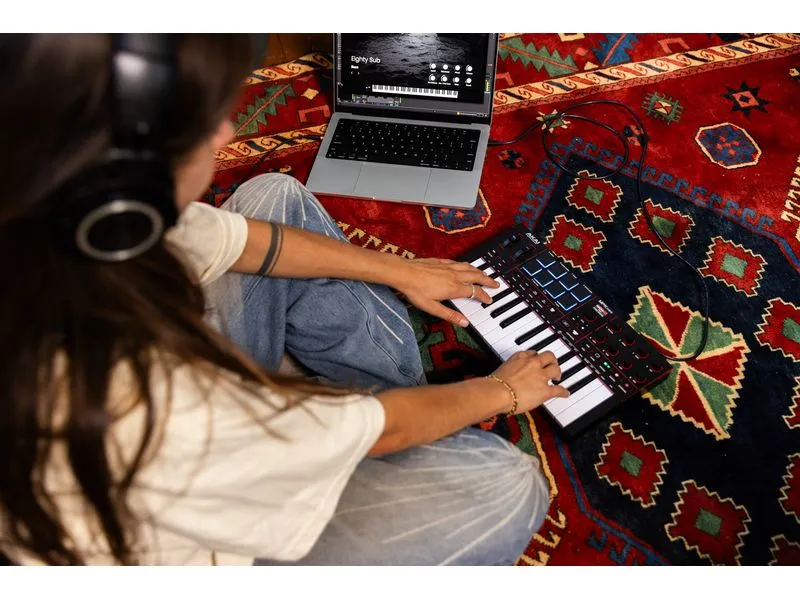 Akai Keyboard Controller MPK Mini IV Schwarz