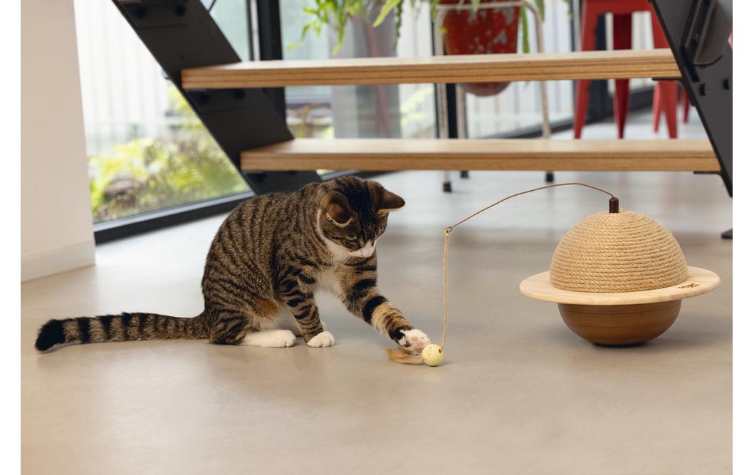 Designed by Lotte Kratzball Holz/Jute 29,5 x 29,5 x 20 cm