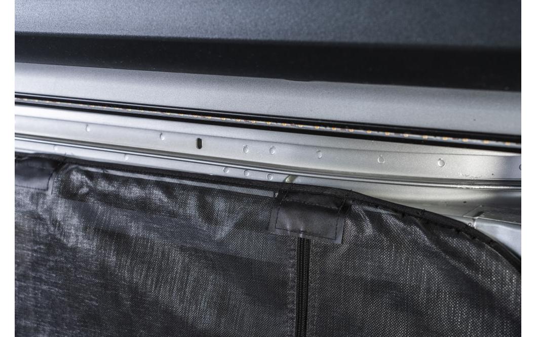 Van Quito Moskitonetz mit Schiebetüren, rechts