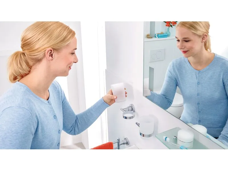tesa Luup Zahnbürstenhalter ohne Bohren, silber tesa Luup Zahnbürstenhalter ohne Bohren, silber