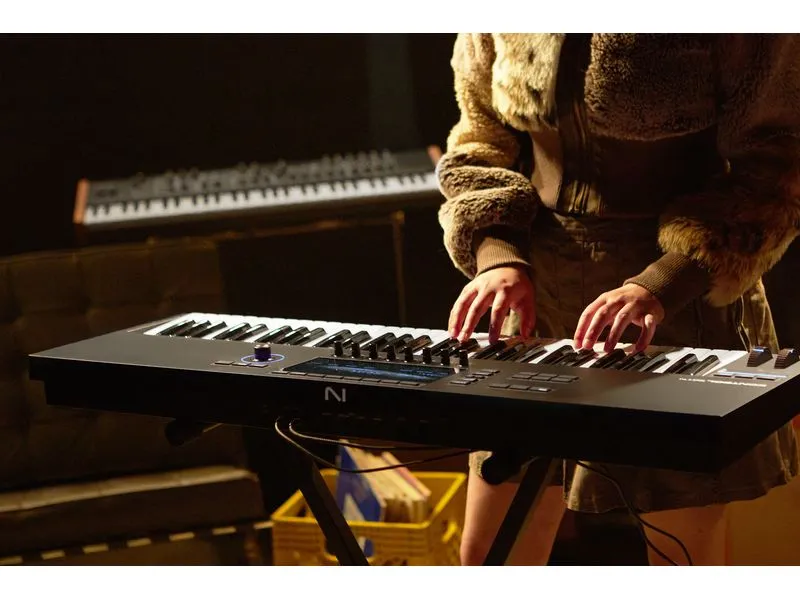 Native Instruments Keyboard Controller Kontrol S61 MK3 inkl. Upgr. 15 Standard Native Instruments Keyboard Controller Kontrol S61 MK3 inkl. Upgr. 15 Standard